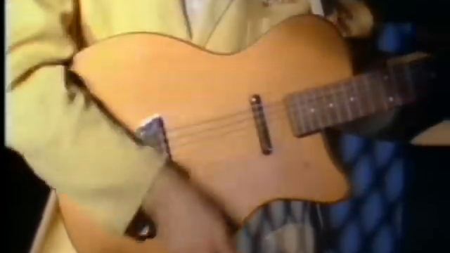 Daryl Hall & John Oates - Maneater (Official Video)