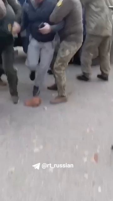 Толпа ТЦКашников на охоте. Украинский не доброволец.