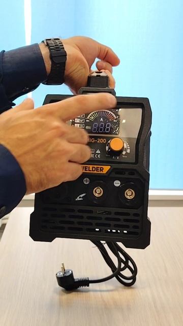 Сварочный полуавтомат 5 в 1 WELDER MIG-200 LCD. MIG, MMA, FLUX, TIG