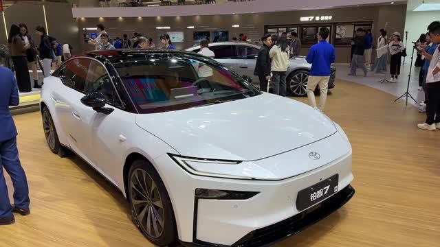 Toyota BZ 7 2026 - Интерьер и Экстерьер