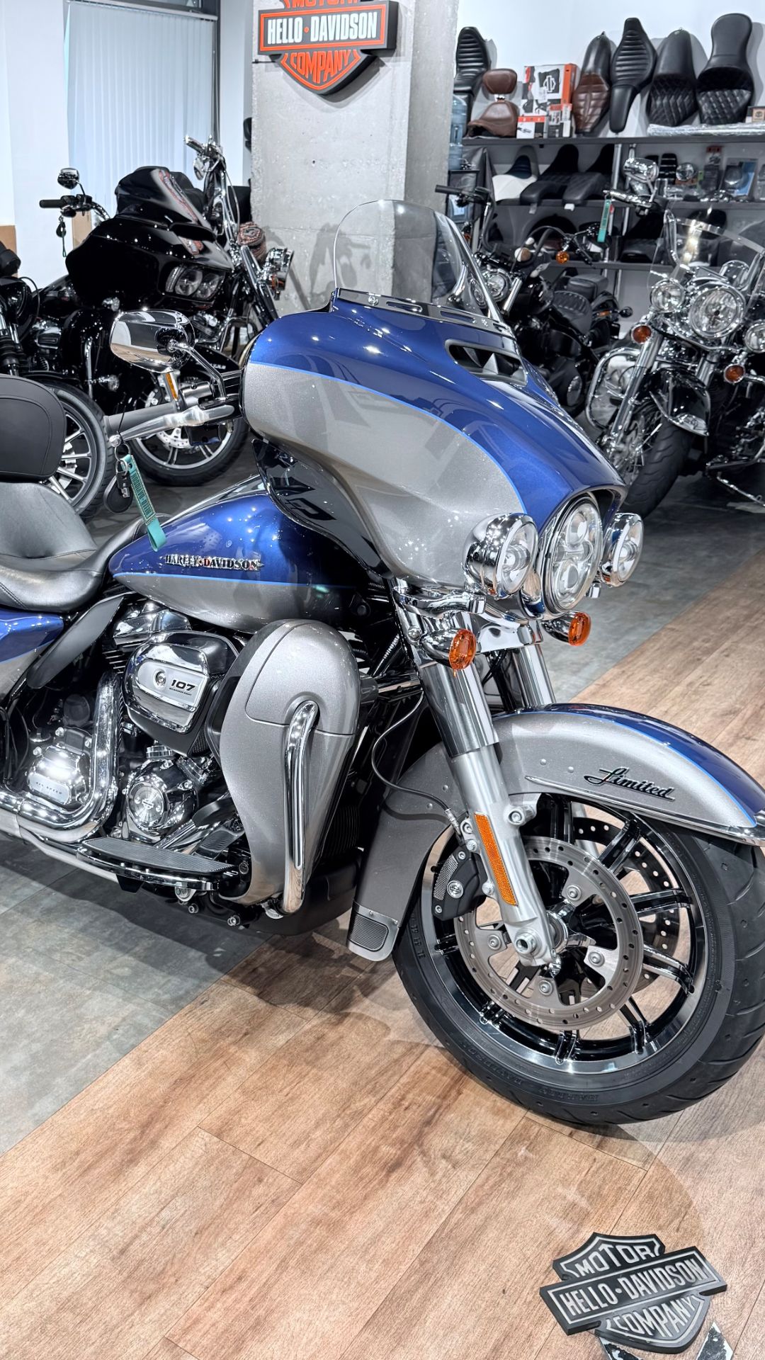 2017 HD Electra Glide Limited 107 Superior Blue Billet Silver 13К (VIN 5HD***4164)