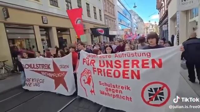 Россия нам не враг»:по Германии прошли массовые протесты молодёжи против введения воинского призыва