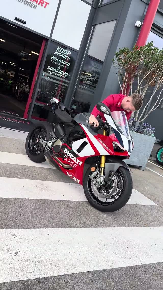 Ducati Panigale V2 Superquadro Final Edition