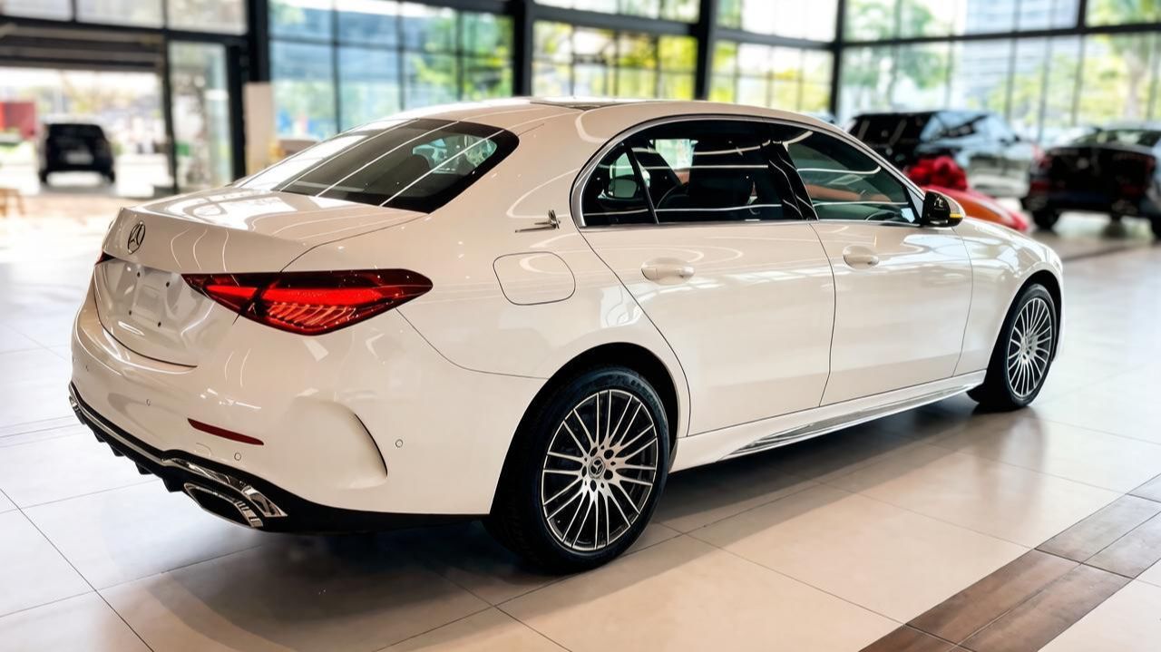 MERCEDES GLC 260 отличный качественный автомобиль с двигателем 1,5 литра и мощностью 204 л.с. Обзор.