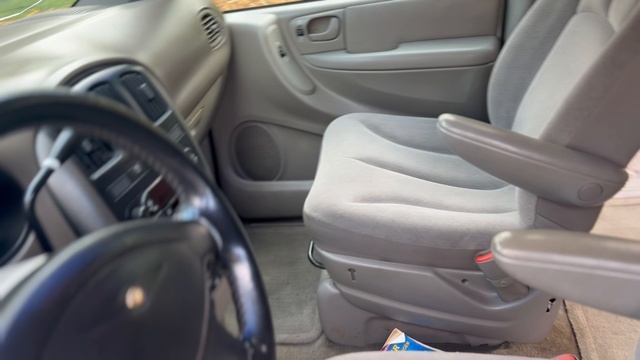 Видео обзор Chrysler Town & Country IV 3.3 AT