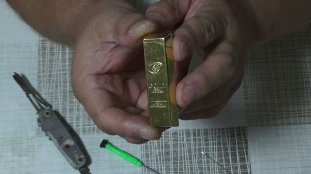 РЕМОНТ И ОБСЛУЖИВАНИЕ ГАЗОВОЙ КИТАЙСКОЙ ЗАЖИГАЛКИ В ВИДЕ СЛИТКА ЗОЛОТА!