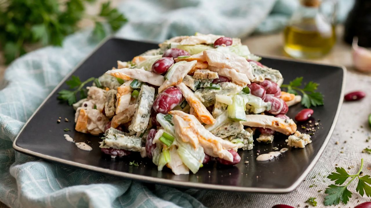 📌 Салат с копченой курицей и фасолью - необычно и празднично