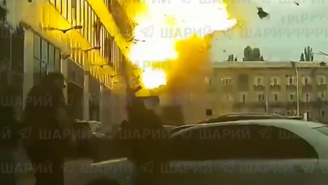 Супружеская пара пострадала при ударе дрона ВСУ по автомобилю в Белгородской области.