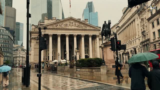 Прогулка по дождливому Лондону ☔ Собор Святого Павла и Королевская биржа. Пешеходная экскурсия .