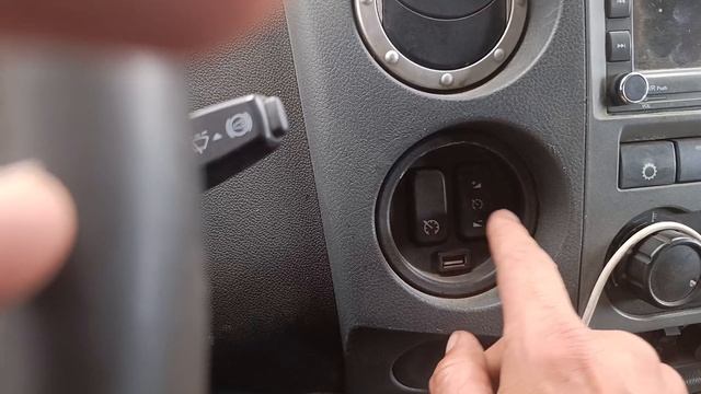 Органы управления в кабине автомобиля Урал Некст