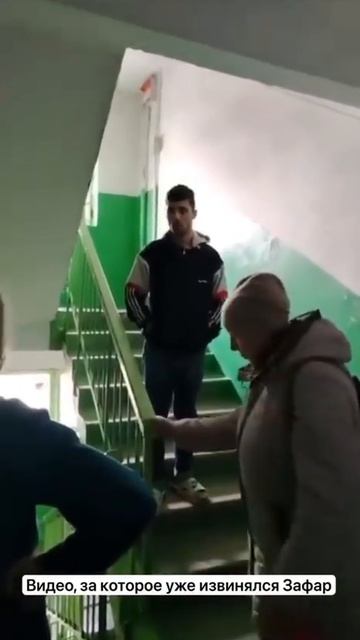 Пьяная банда избила семью и ударила школьницу головой об асфальт в Находке  Компания молодых людей