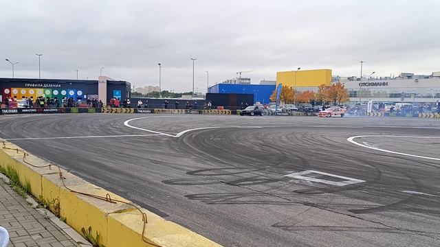 Дрифтинг на BMW на площадке 9 часть.