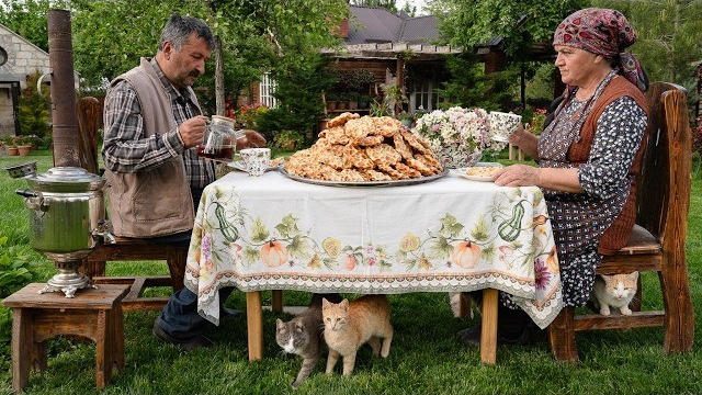 Сладкие угощения, запеченные на горячих камнях. Деревенская кухня в Азербайджане