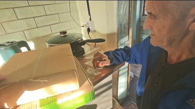 Мансур Сакпанов. ПРИШЛА ПОСЫЛКА ... ФЕДЯ ЖДЕТ СЫНА . ЧТО БЫЛО ВЧЕРА ...  ПРОВОДИМ СВЕТ СЕРГЕЮ