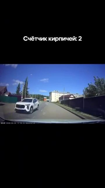 Водятел трижды проехал под «кирпич», врезался в машину ДПС и теперь пытается обжаловать лишение прав
