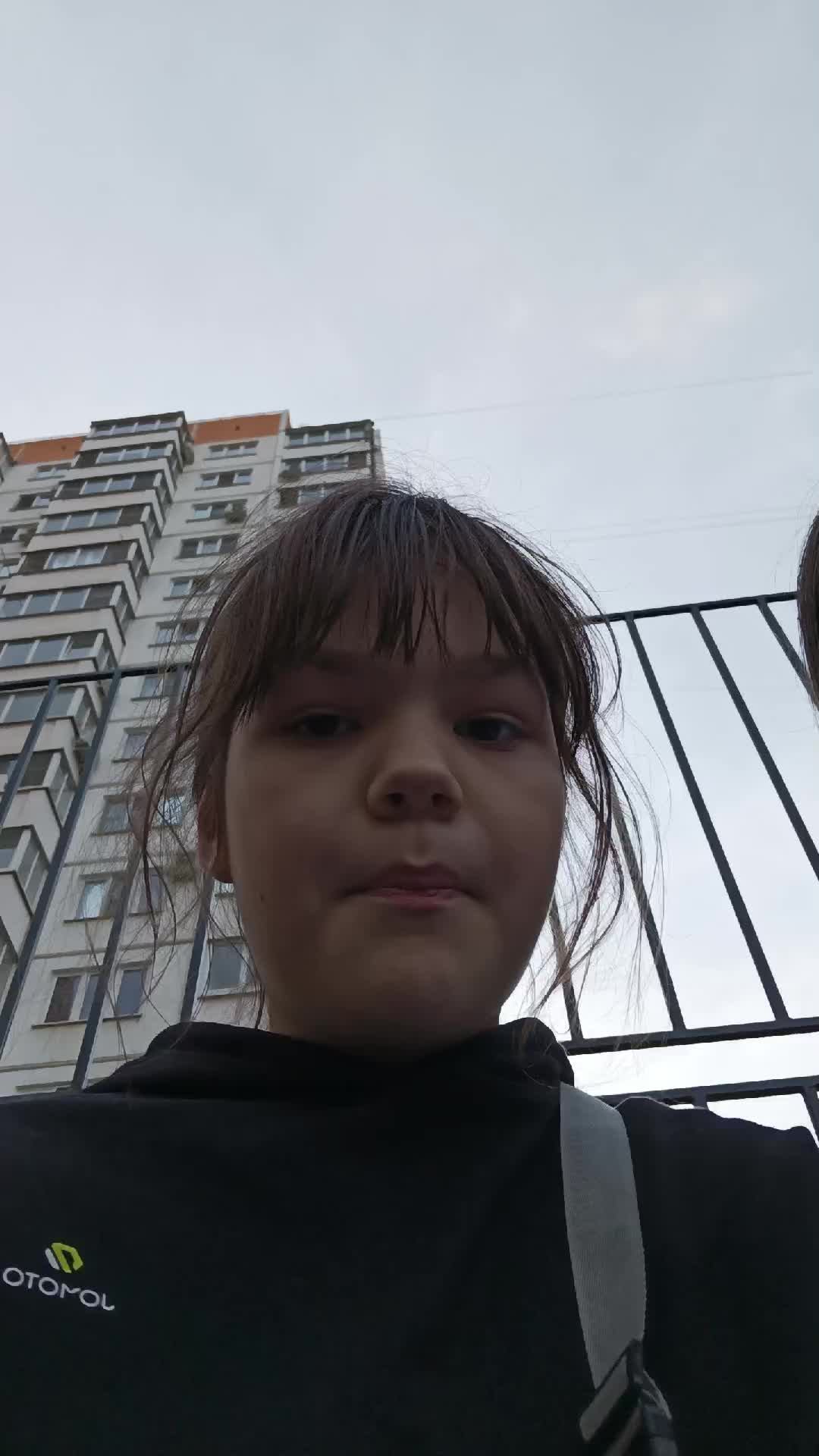 я с подругой на улице