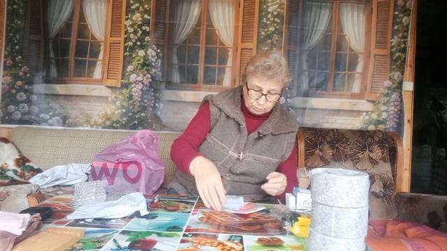 Рагу в банках, покупки, красная икра.