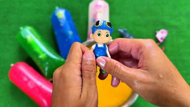 Распаковка: тайные герои Baby Shark в ледяном пакете