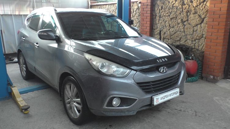 Замена дизельного топливного фильтра на Hyundai Ix35 2,0 Хендай Ай Икс 35 2011 года