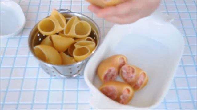 Лумакони с фаршем в мультиварке