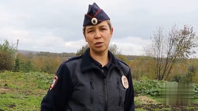 Участковый спас людей от медведя/ Медведиатакуют в прселках Сибири.