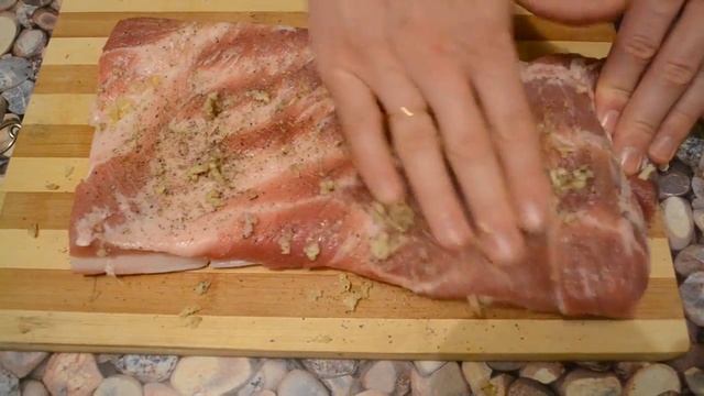 Мясной рулет из свинины в духовке по простому рецепту