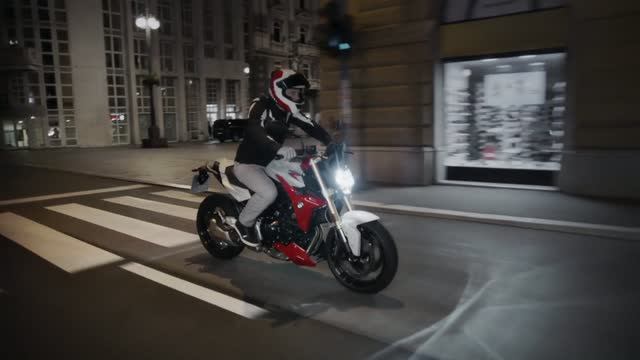 BMW F 900 R 2021-2024 Official Video