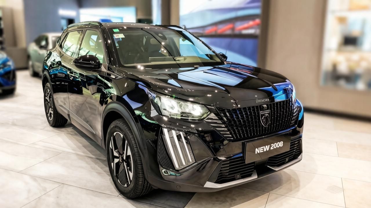 PEUGEOT 2008, 2026 года 1,2-литровый 3-цилиндровый турбомотор мощностью 100 л.с. Обзор Peugeot