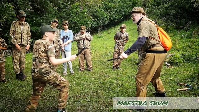 MAESTRO DE ESGRIMA SHUM