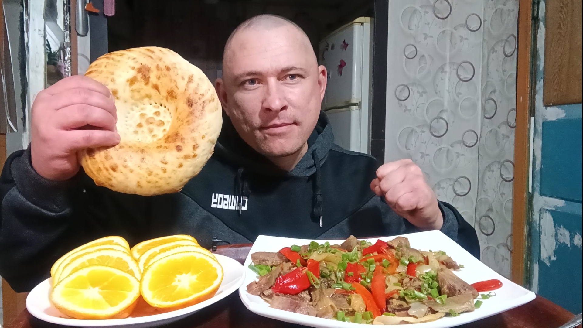 мукбанг/обжорыч/жареный свиной язык с тушёными овощами/