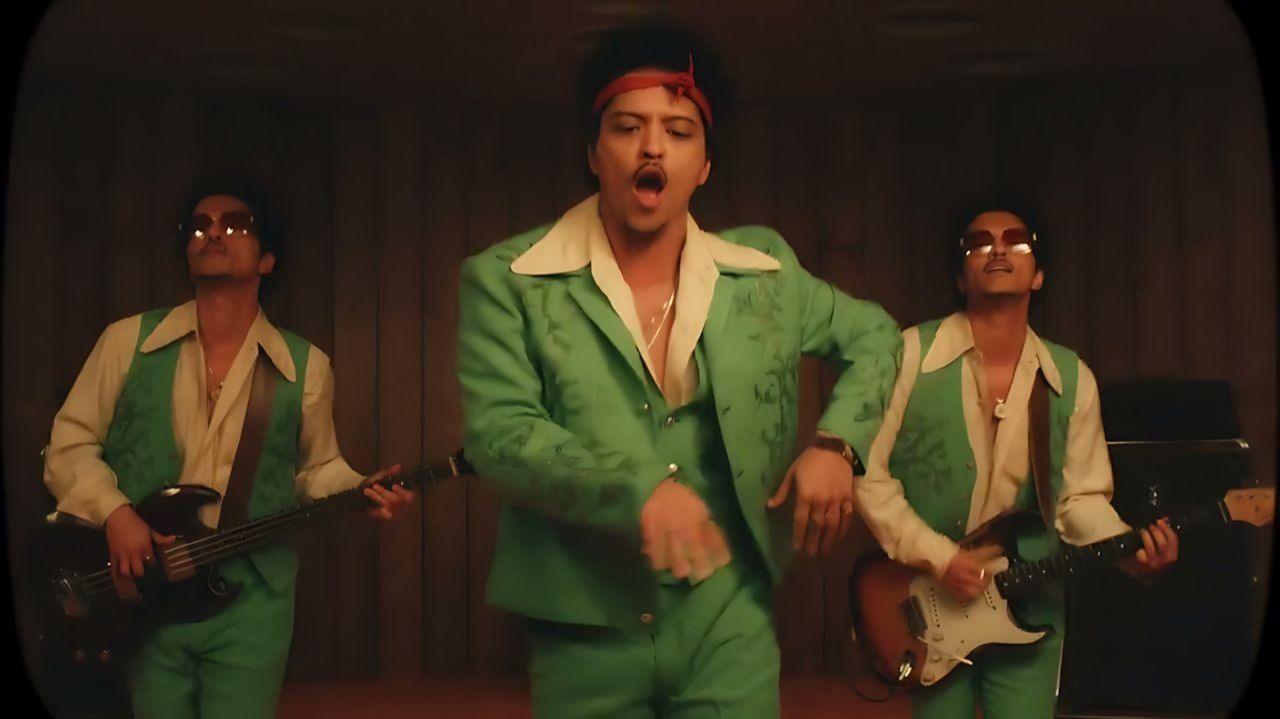 Bruno Mars - I Just Might, смотреть музыкальный клип в хорошем качестве