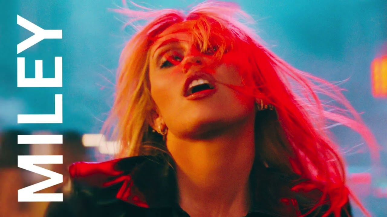 [60FPS] Miley Cyrus - Bass Persuades