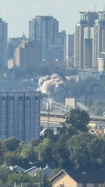 💥🇺🇦 Тем временем в Киеве продолжает твориться сущий ад, все трассы усеяны горящими дронами
