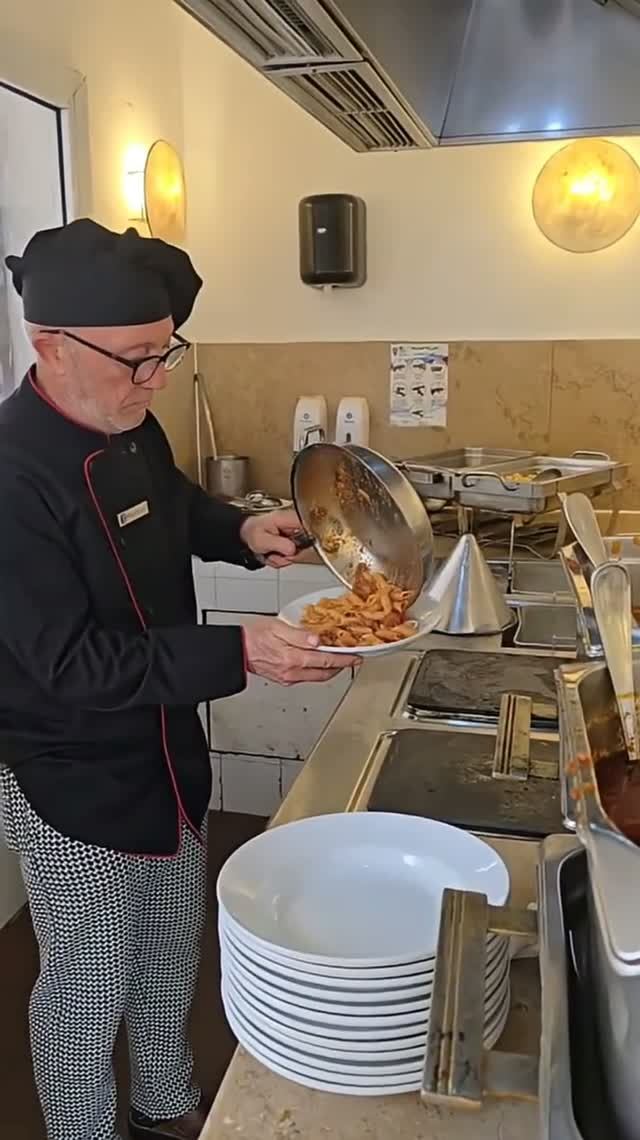 🇮🇹🧑🍳 Шеф в деле: «Il Gardino» показывает, как это делается.