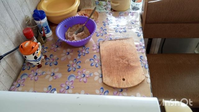 На обед готовлю сырный суп с фрикадельками.