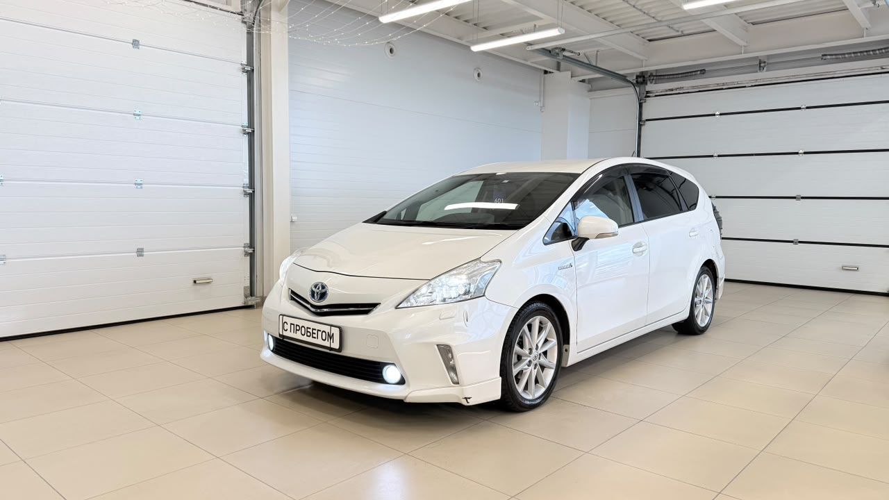 Toyota Prius Alpha, 2012 год
