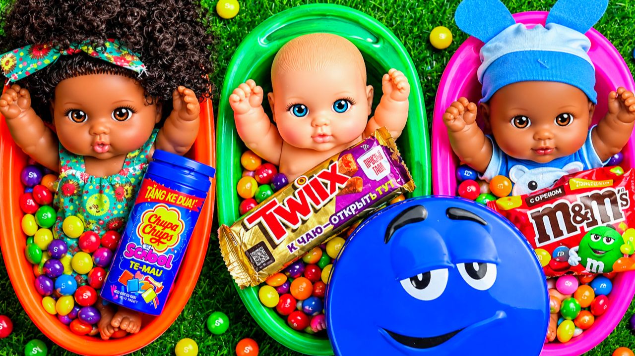 Удовольствие на несколько минут: 3 радужные ванночки с конфетами M&M's и волшебной слизью