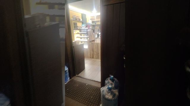 Старинная остановка переделанра под кафе