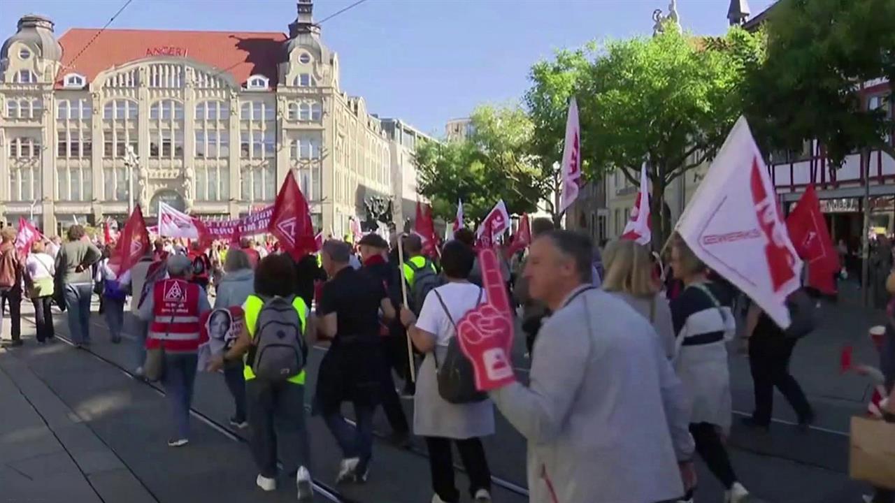 На митингах в 15 городах Германии требуют отказаться от повышения военных расходов.