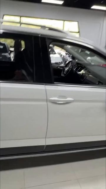 Вот так выглядят машины в японском автосалоне 🇯🇵