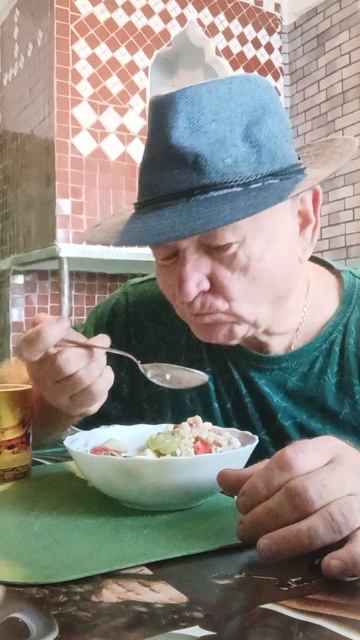 На завтрак цикорий и каша. Приятного всем аппетита.
