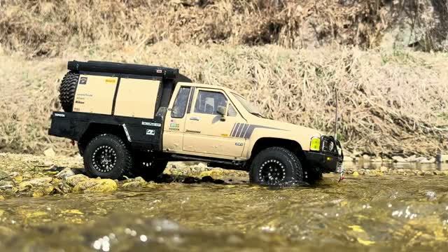 RC машинки Испытание на бездорожье RC4WD Toyota Hilux XtraCab