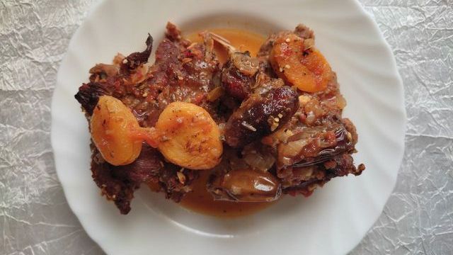Баранина с курагой в керакане