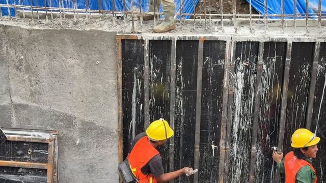 Бетонирование на участке STA 07 проводилось прямо во время вчерашнего дождя