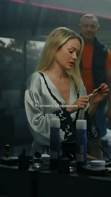 Увидел бывшую жену и пожалел что ушел к молодой любовнице, сериал «Дождь на исходе лета»