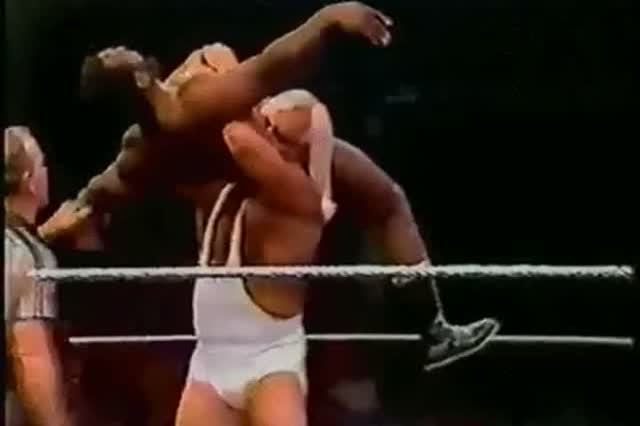 WWF Hulk Hogan Vs Black Charlie Brown 12.08.1979.Молодой Халк Хоган против негра Чарли Брауна.11Dead