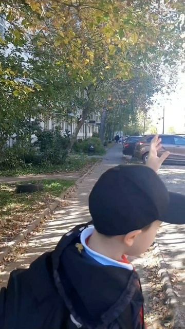 Богдан и осенние листья