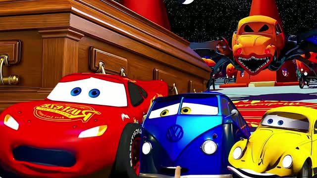 МУЛЬТИКИ ТАЧКИ 🏎️ МОЛНИЯ МАККУИН против ЖУТКИХ ТЫКВ на ХЭЛЛОУИН! СМЕШНОЙ ТАНЕЦ 🎃
