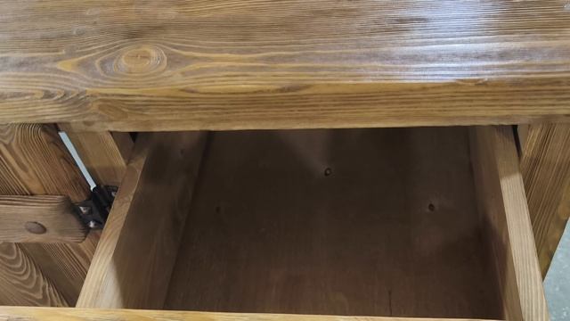 Однамодульная кухня из массива дерева под старину