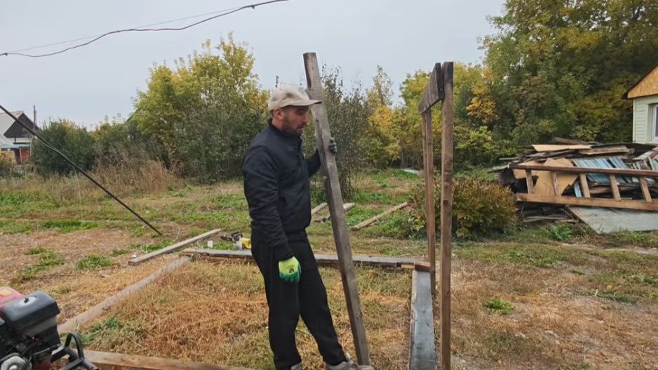 ДРОВНИК ИЗ ГНИЛЫХ ДОСОК . ТАК МОЖЕТ ТОЛЬКО МАНСУР .